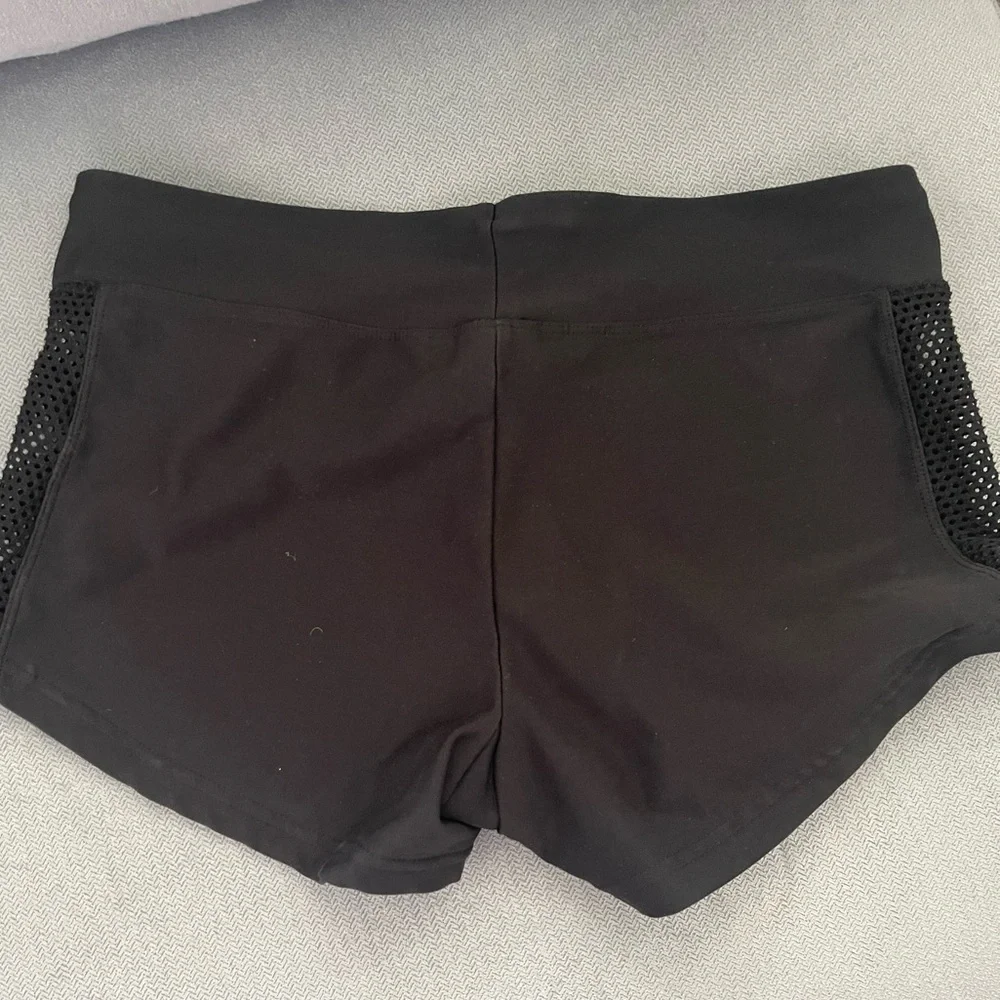 Nike Sphere shorts size Small - Picture 2 of 3